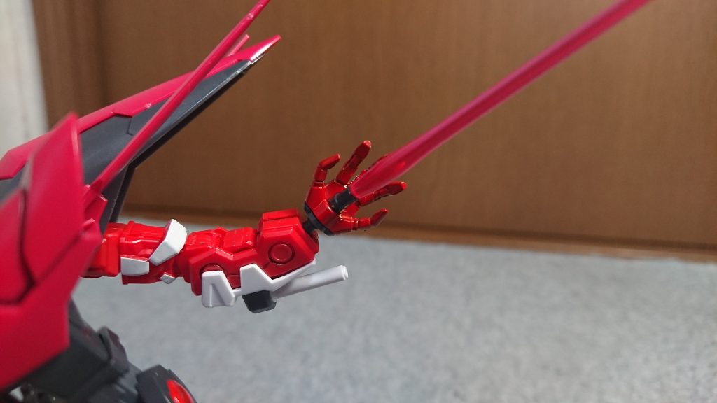 後ろの腕のハンドパーツをバクトのを赤に塗った奴にしました よさげ