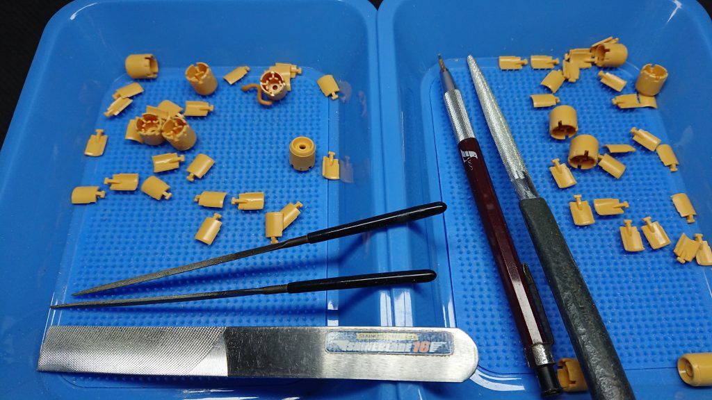 ファンネルのパーツ数に頭を抱えながらゲート処理。