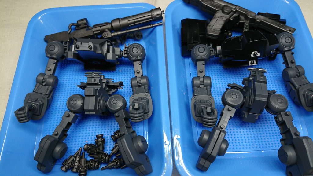 関節の色ハゲが怖いのでサフだけ吹いておしまいに。