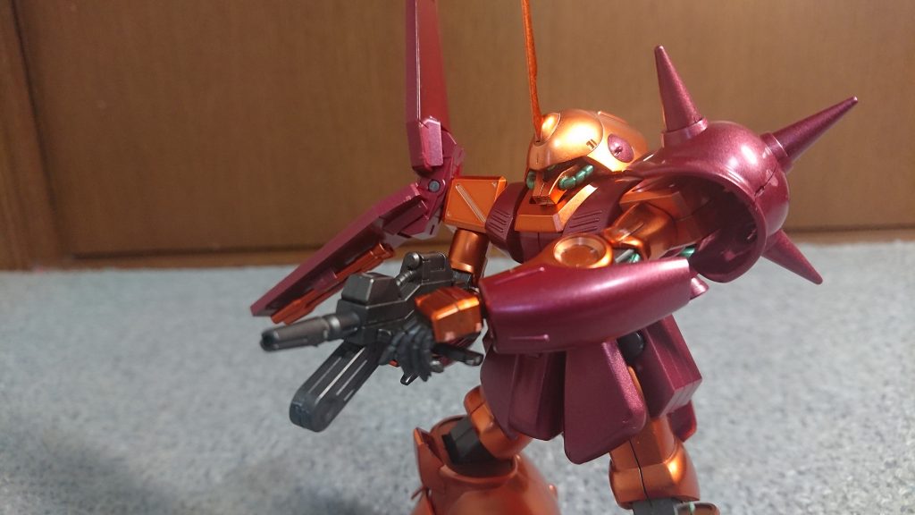 今回はスミ入れも無しの完全素組みです
まぶしい