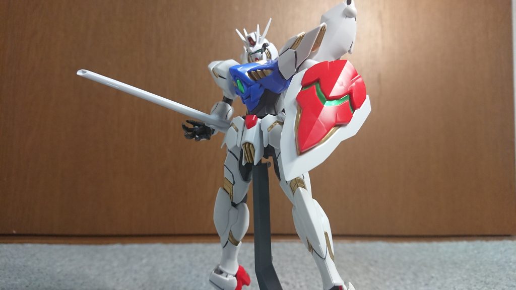 黄色いパーツを全部金で塗りました