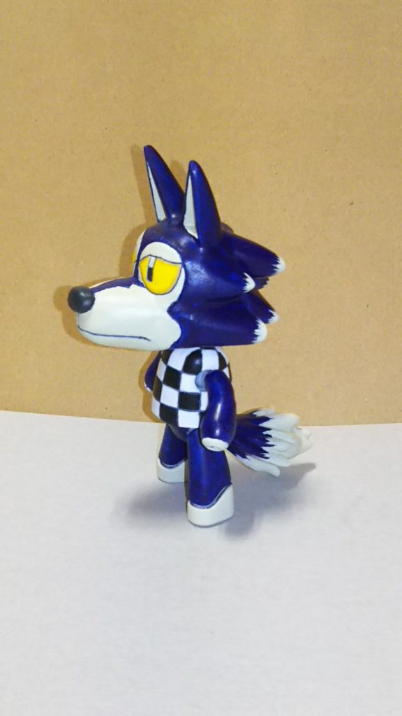 側面でございます。
腕部は少し延長して
緩かなカーブを描く様に変更し
足の可動に干渉しない様に服の長さは
若干短めにしてあります。