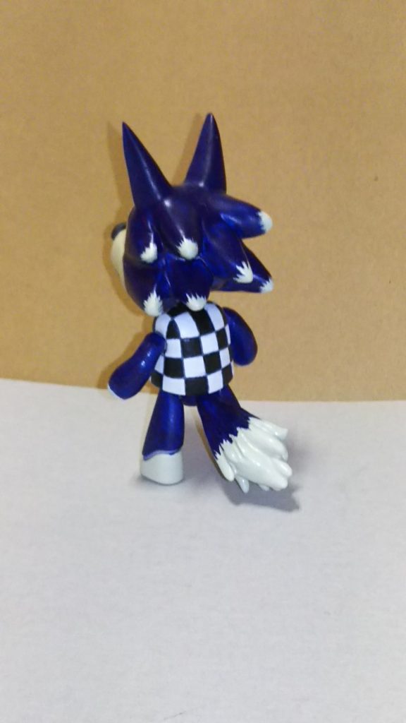 背面になります。
尻尾と頭髪にグラデーション塗装を
したつもりでしたがドライブラシっぽく
なってしまいました。