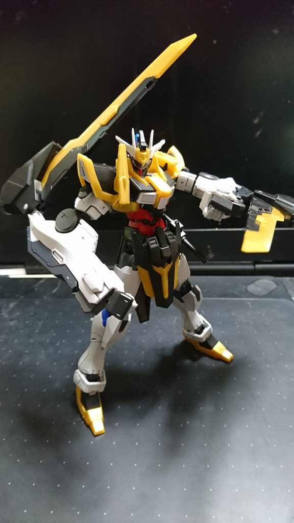 部分的にオレンジっぽいのは千歌が「みかん！要素がないよ！！」との事で勝手に着色。

ブレード部分は色々と稼働できるので攻守ともわりとしっかりしている。