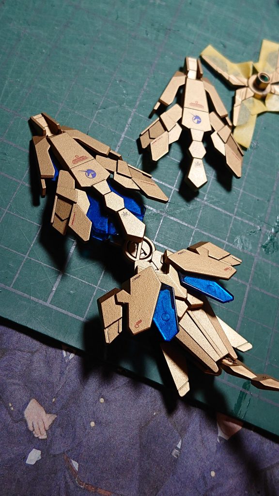 装甲の艶消しとサイコフレームの光沢の対比。写真だと伝わりにくいですかね・・。