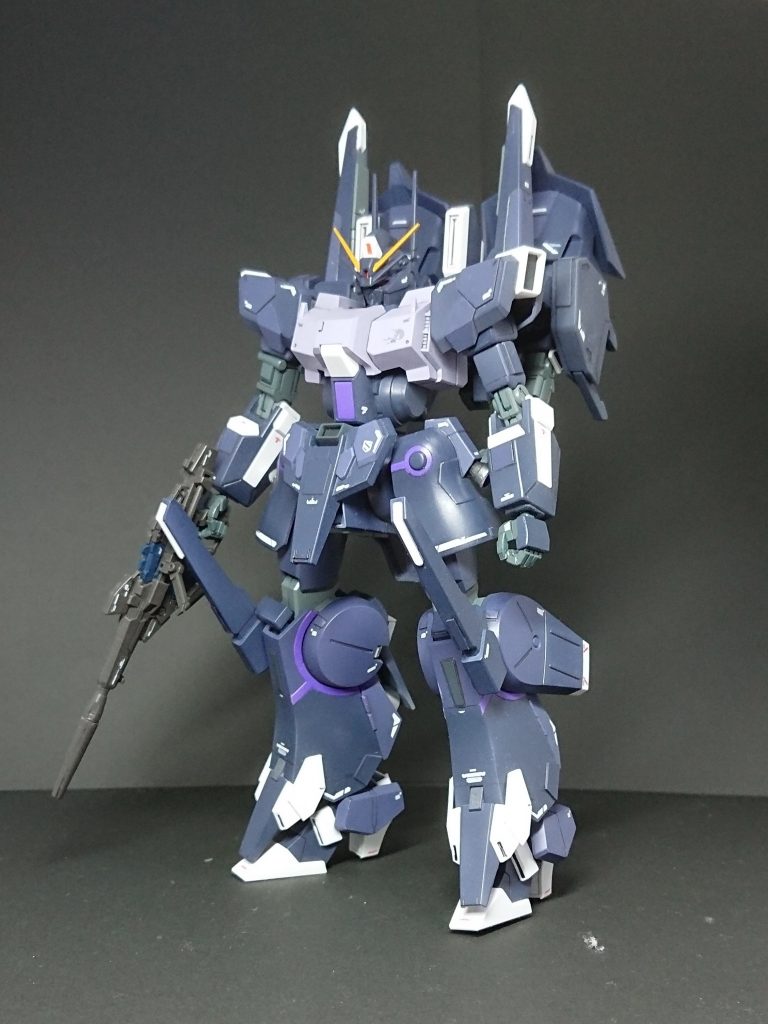 RGシナンジュなどを参考に、ネオジオン系らしくラインデカール多めに仕上げています。