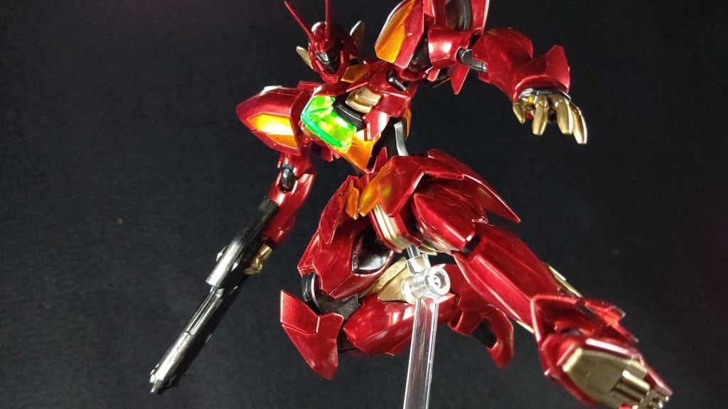 アクションポーズ④
*ゼイドラキィーーーーーック!*
流星キックって名前があるんですね
当時観ていて「えぇ~!?モビルスーツがライダーキックした!」と度肝を抜かれた技ですw