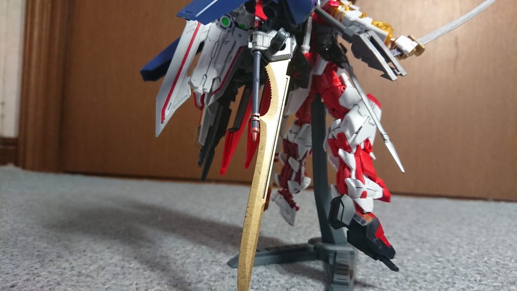 腕の増加によりグランドスラムはバックパックに移動しました