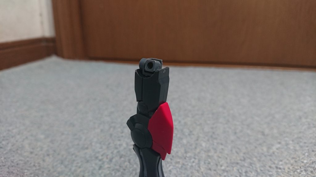 足はちょっと工夫してボールジョイント接続なのをピン接続対応にしました