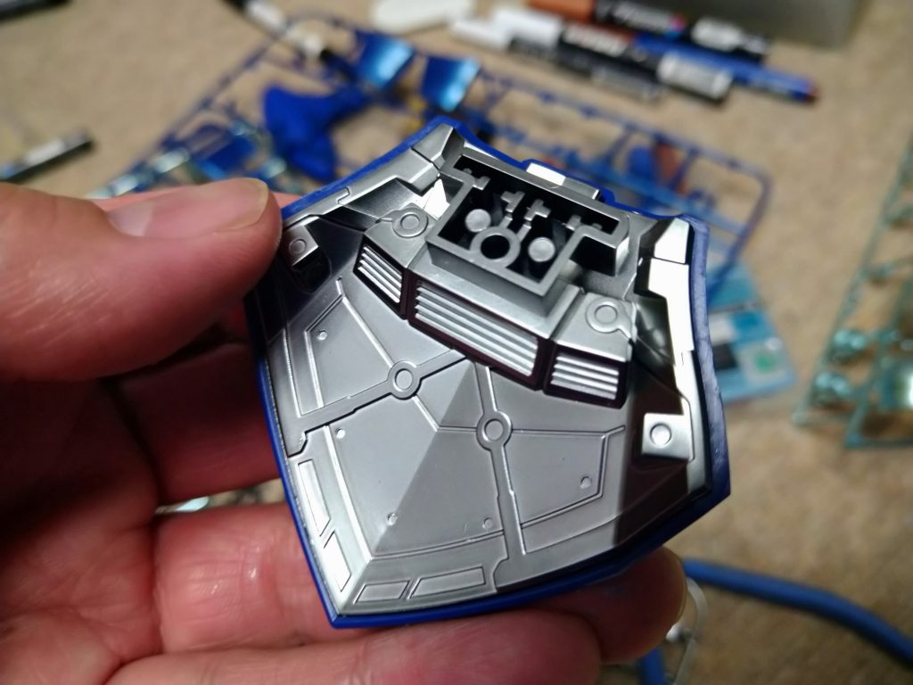 裏側はよく作り込まれています。