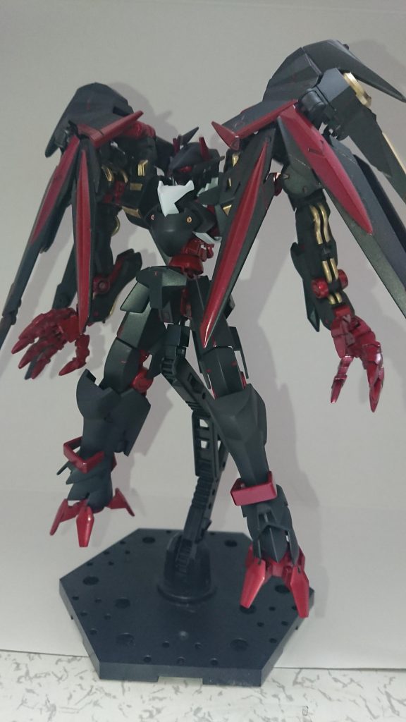 通常形態です。黒はつや消しで、赤部分はクリアで仕上げました