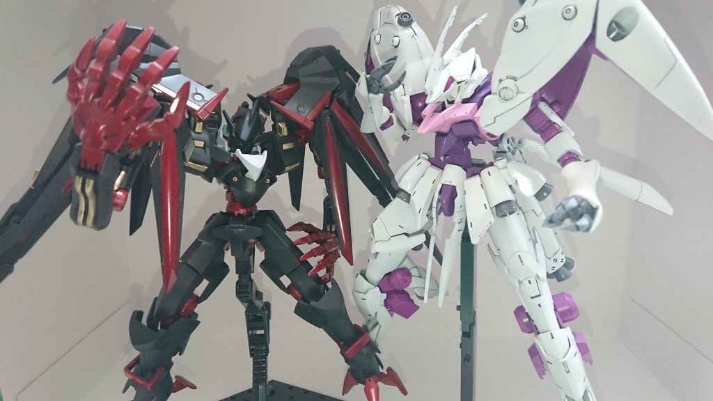 以前作ったハスターとのツーショット。ゼルドザームアームを見た時にグレイズアインと合わせたくなって最終的には中２病全開の機体になってしまいました。