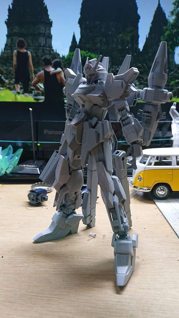 ビットは。AGE-2 マグナムSVからです
腕はストライク
腰の燃料のやつはコトブキヤです。