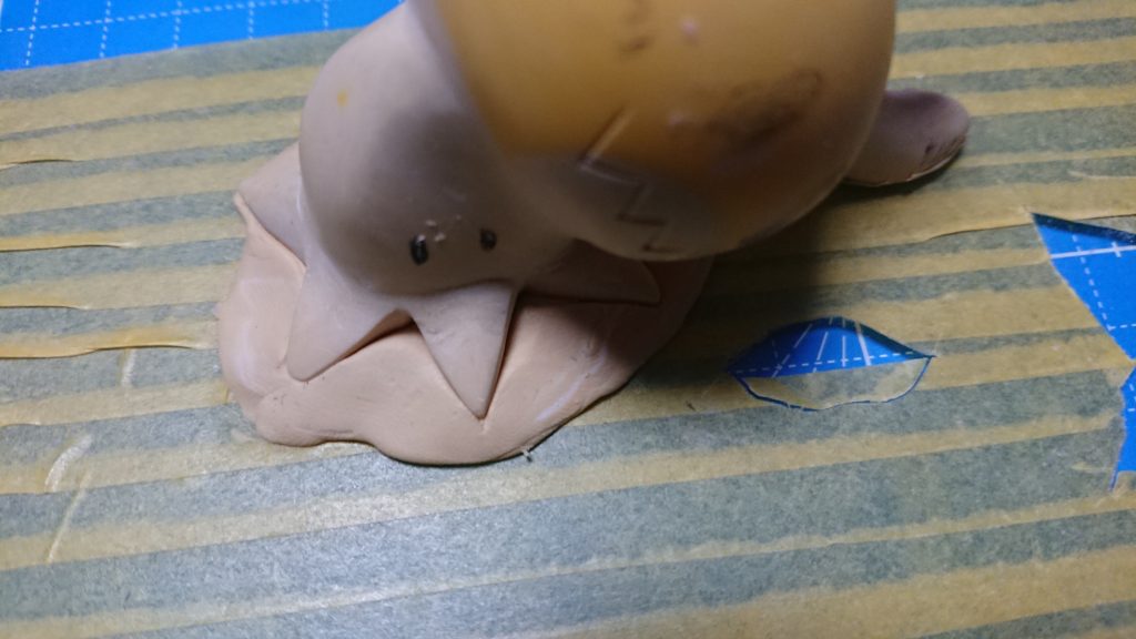 中身部分のために、さらにパテ追加。