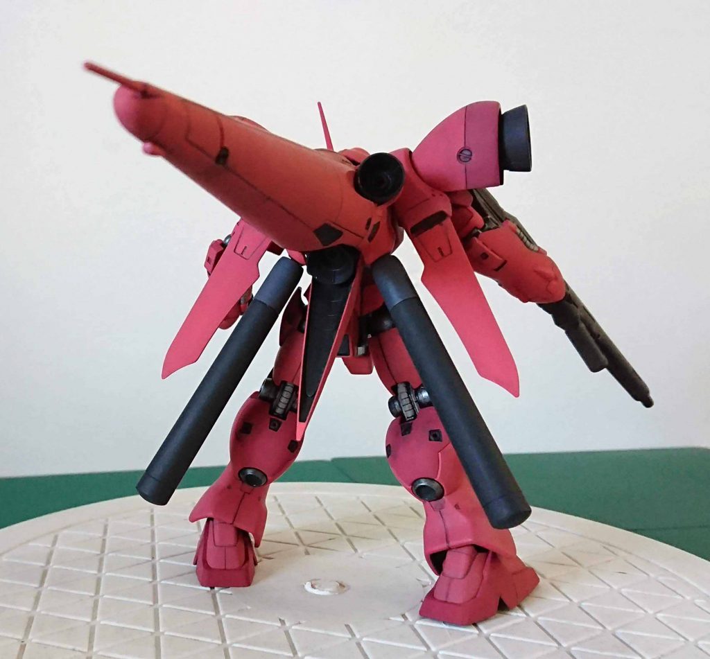 大きなスラスターポッドを付けていても自立できちゃうバランス！