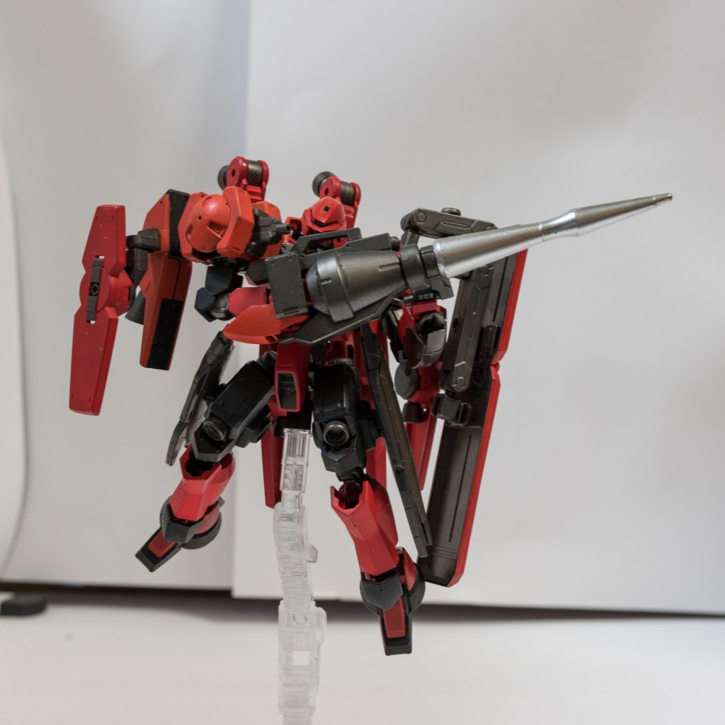 ランスを両手で構え突撃準備