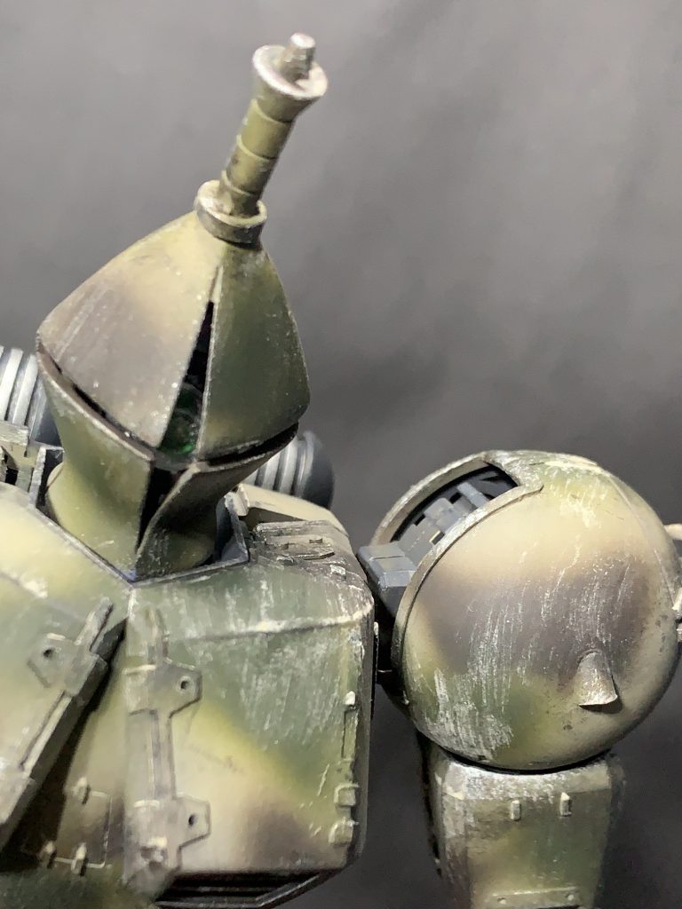 ツノはHGギャンのサーベルの柄
肩関節のカバーだけ、なんとなく外してます