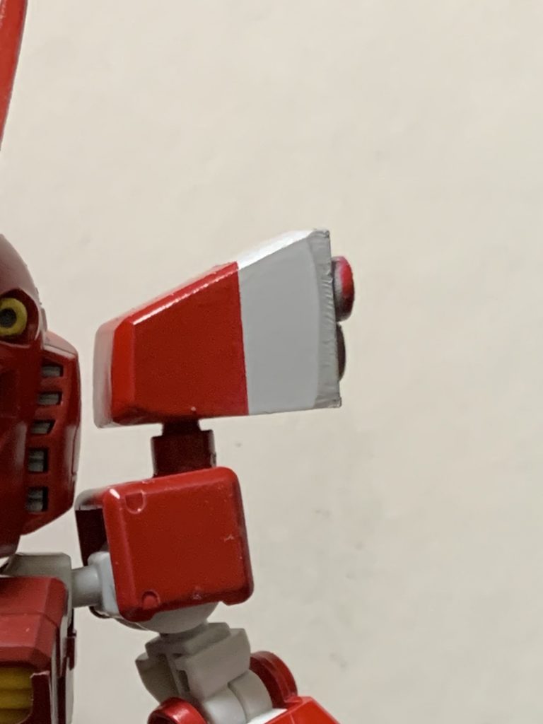 肩パーツも自作。