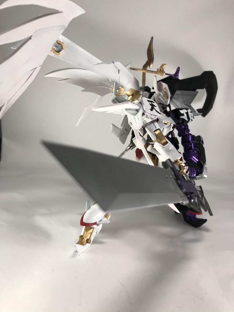 サンライズがよくやるポーズもしっかり決まります！