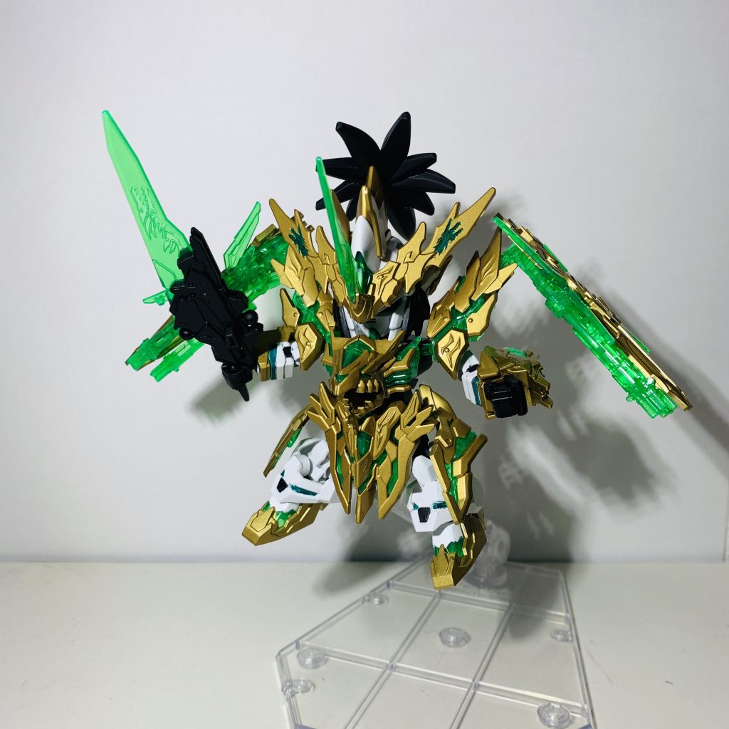 SDガンダムはパーツが小さく色分けも複雑な為結構僕の中では難易度高めなんですが組み立ては簡単だから結構好きです。
うんかっこいい(自画自賛)