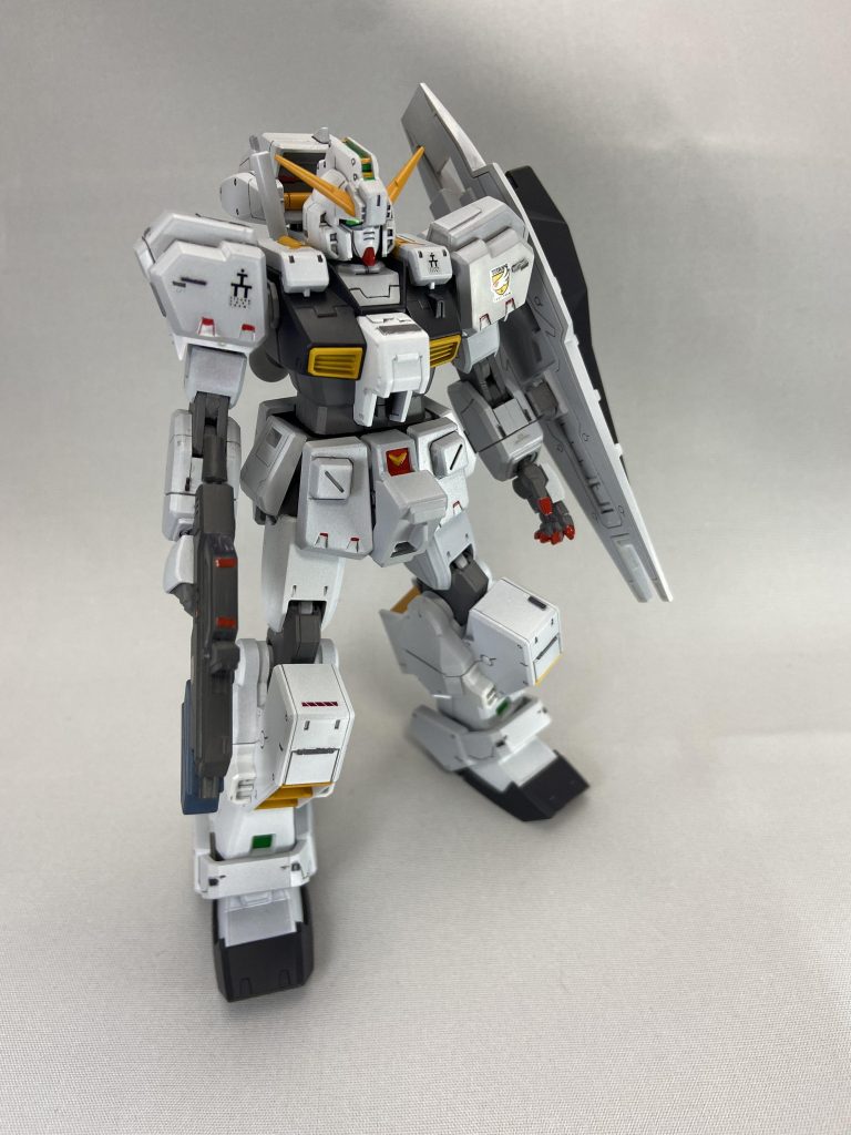 パーツの移植により脚部が延長されています。フルドドが合体した状態でも寸詰まりに見えないようになっています。