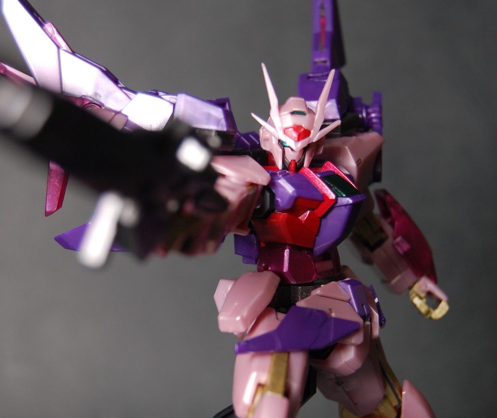 成型色がキレイなキットなのでそれを活かすべく塗装はせず、サッと光沢クリアを吹いて仕上げました