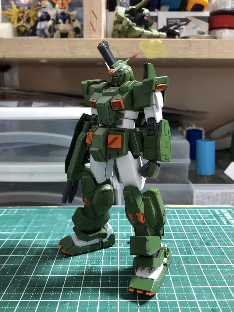 塗装したらデカールを貼ってつや消しトップコートを吹いて完成です。