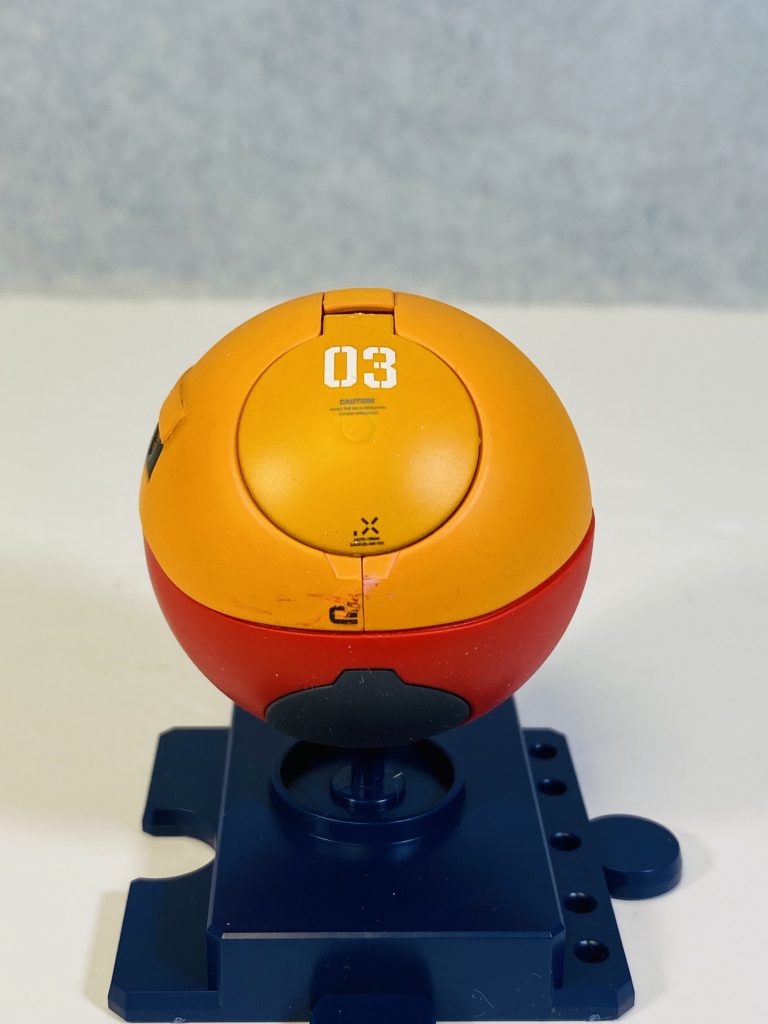 ハロ本体 黄色は発色させるのがめんどくさいのでザクレロハロを使おうかと思ったら、分割の位置が違う!? 諦めて塗りました。
マーキングはハロのHと3で。
ビー、ビー、ビー、
緊急事態発生!! 恐竜帝国襲来!!