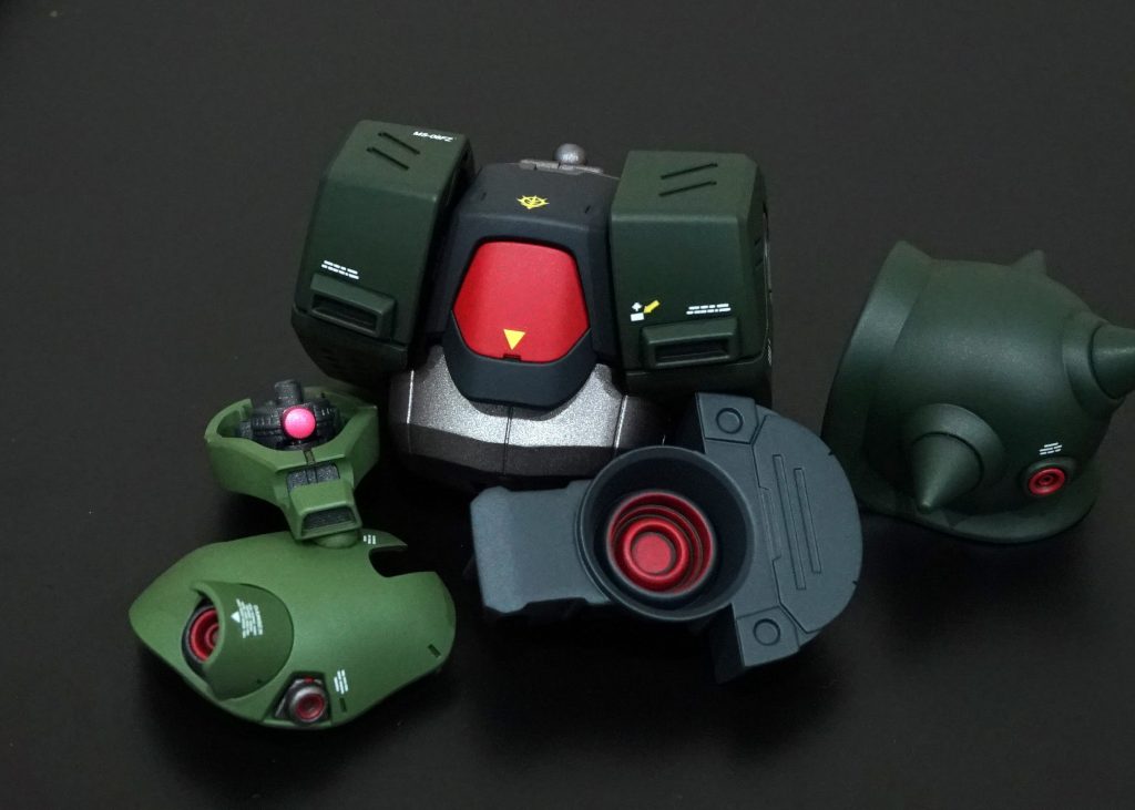 目立つ場所のパーティングラインや肉抜きを修正してバーニア等を塗り分けしました💦