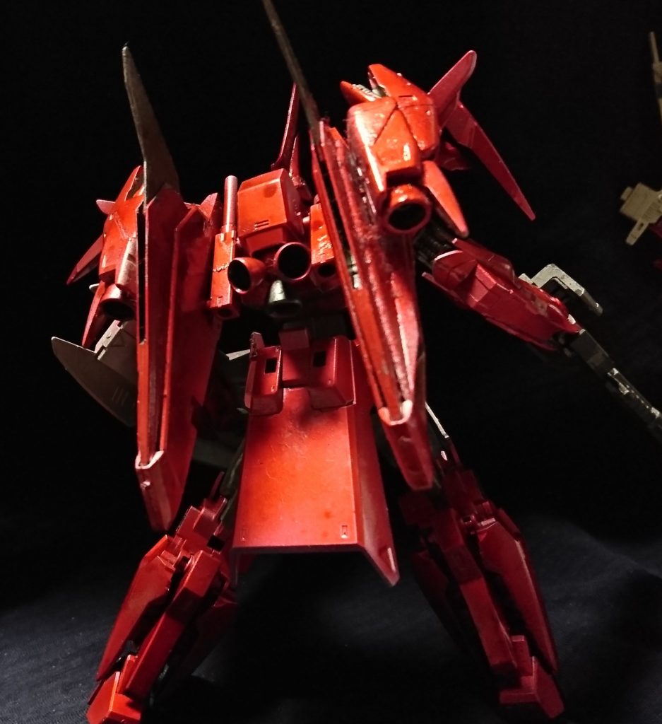 バインダー接続ジョイントに丁度いい穴があるので広げてサーベルホルダーに