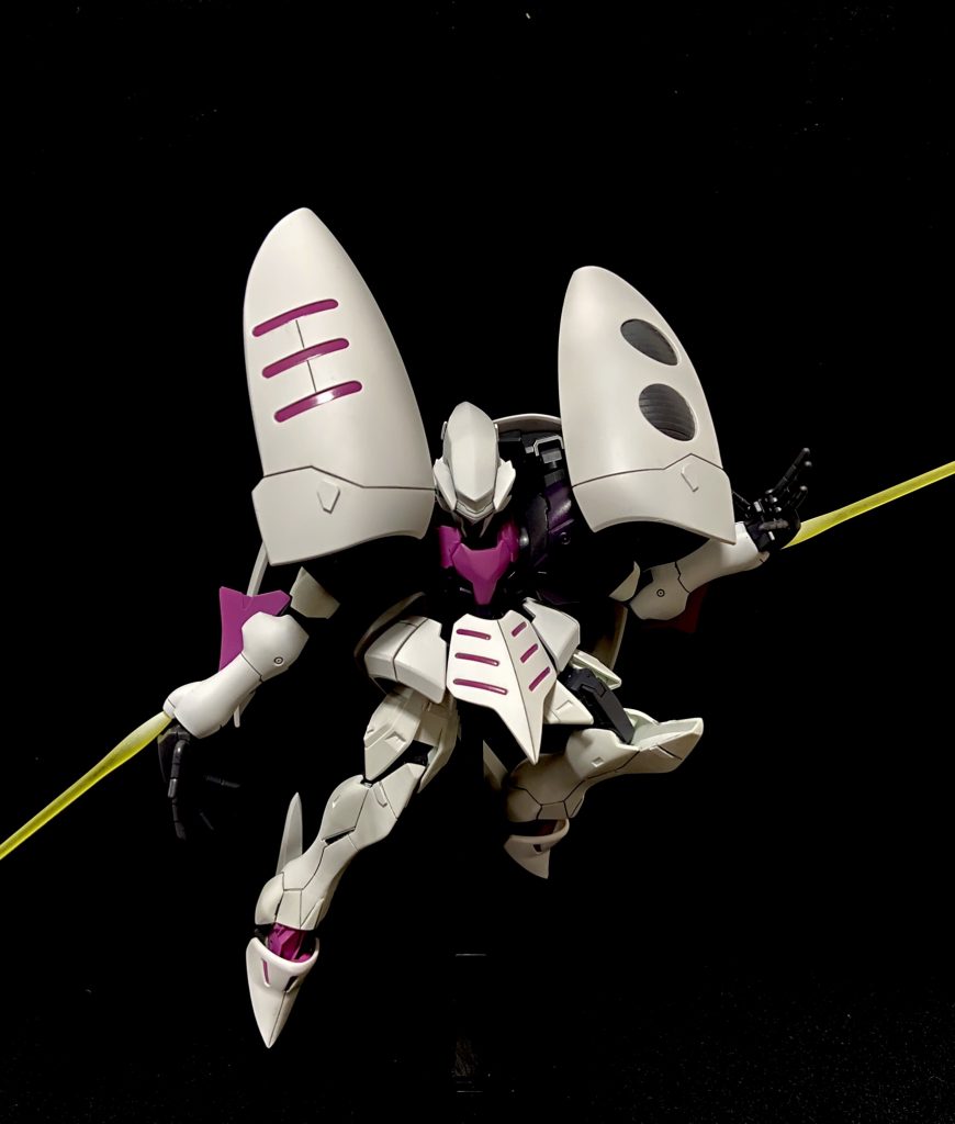 バインダーの可動域を増やし
手首からは(外側に変更しましたが)
ビームサーベルも出るようにしました。