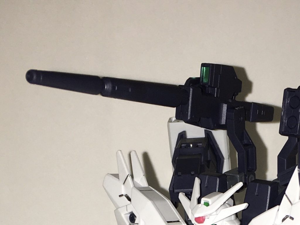 メガランチャー。出力可変式のビーム砲で、背面上部に搭載されている。その最大火力は戦艦をも1発で撃沈する。