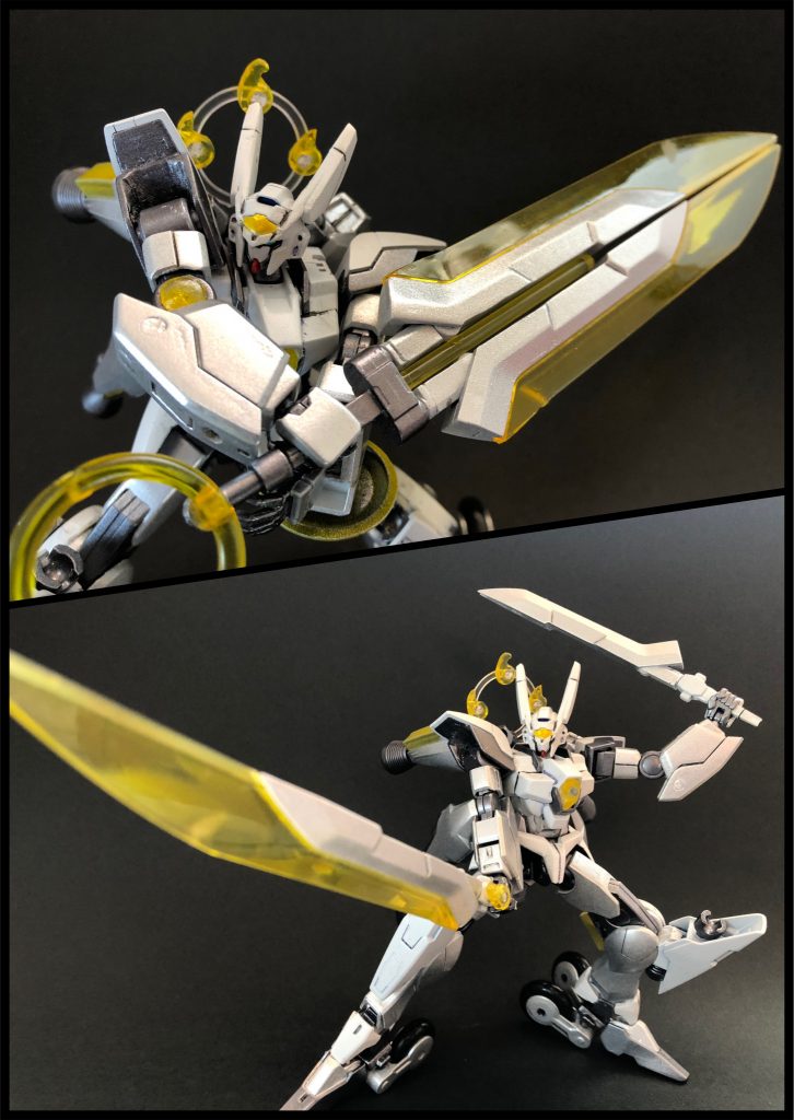 ・大型剣「クサナギ」ブレード2本と柄の部分からなる両刃の実体剣。柄の部分は特殊な構造になっており、本体とリンクすることで柄頭にビームリングが出現する。リングは、剣状態では大型のビーム刃を形成、ビームガンと組み合わせる際はパワーゲートとなる。・クサナギ+ビームサーベルの組み合わせクサナギのブレードを分割し、ビームサーベルと組み合わせて二刀流としても使用可能。マガタマを追加するとビーム刃を出せるようになる。