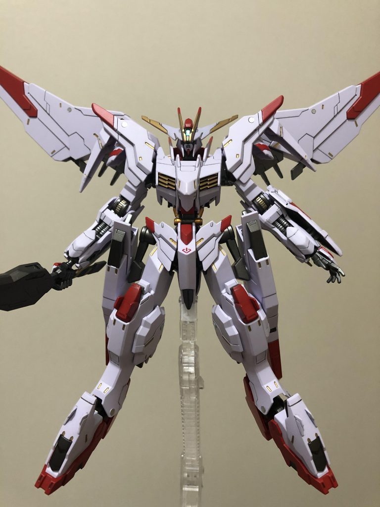 改修点 フェイスガードの削り込みによる整形手術 胴体部を3ミリ延長  アンテナ、フロントアーマーのシャープ化 カカト部の蓋の制作とディテールアップ バインダーの付け根部にバーニア追加 前腕の合わせ目消しの為の後ハメ加工