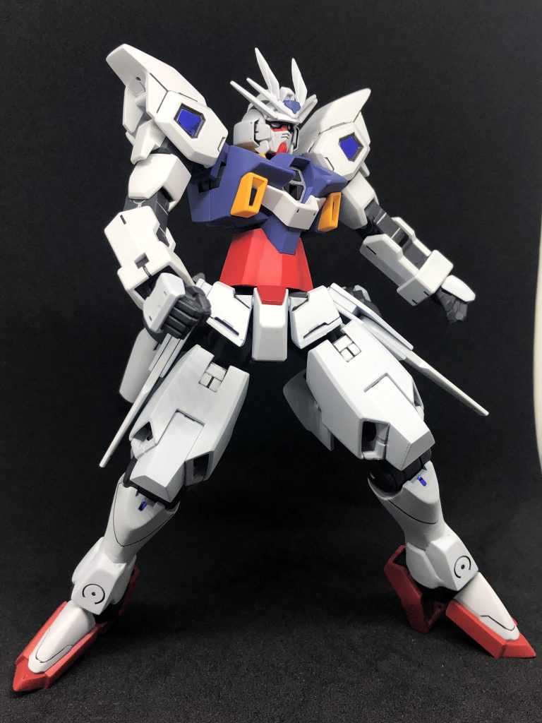 肩パーツは一度塗装した後にマスキングして、黒を塗り分け、キット付属のシールの上から偏光シールを重ね貼り。
角度を調整することで良い感じの色が出てきます。