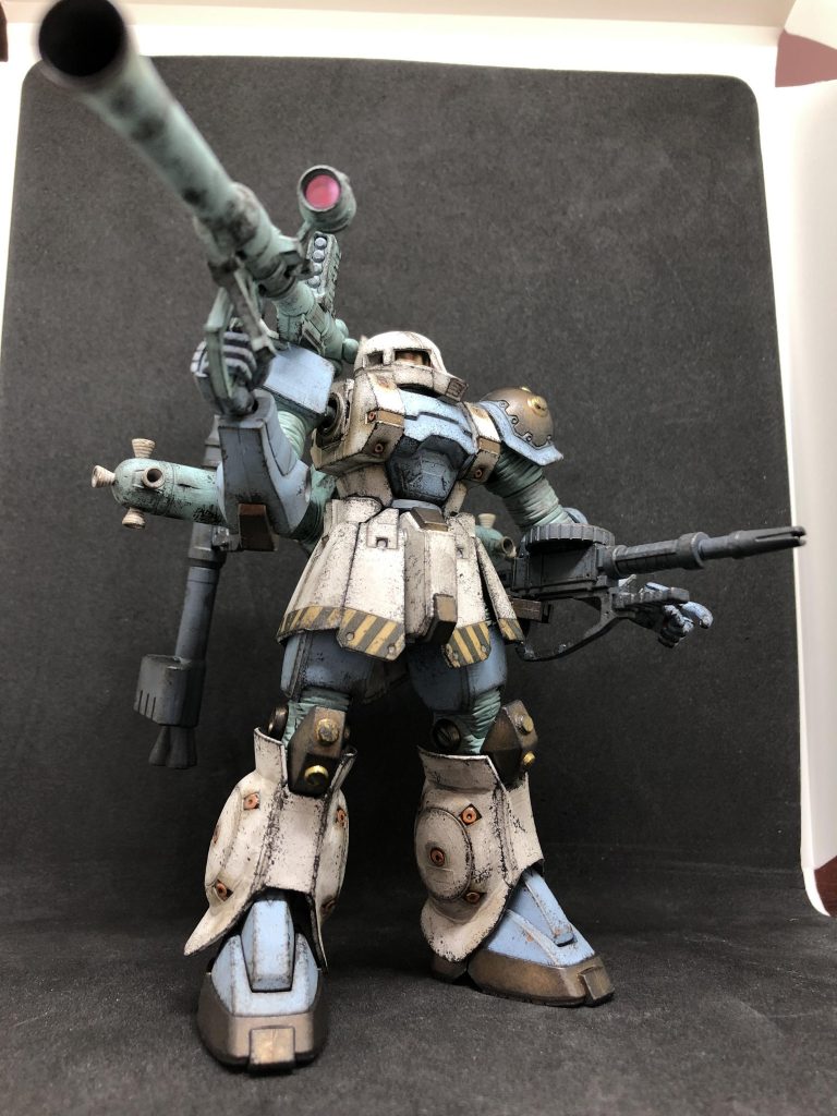 パチ組み状態からの塗装だったので、あまり細かくバラさずに塗装していきました。