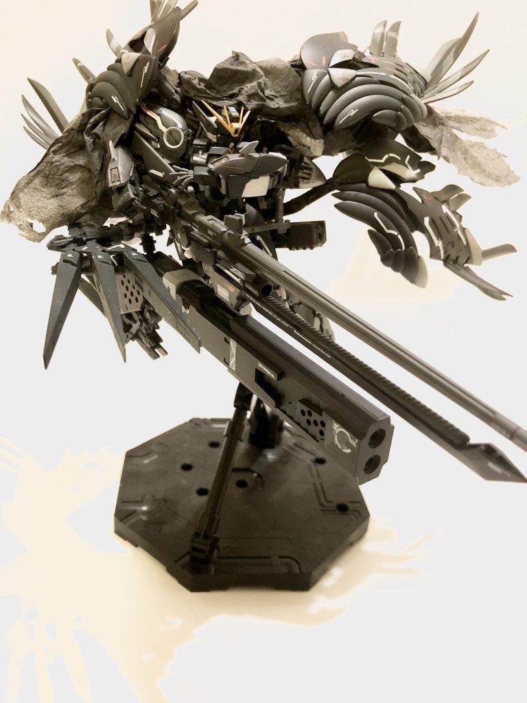 神槍、魔笛、ドライツバーグを併用した最終形態。 この状態での使用はシェルターに対して使用した一回のみ。その後傷ついた機体が耐えきれず爆散している。 と、いった設定です😅 やっと武器まで作れました。。 長物大好きです🙌