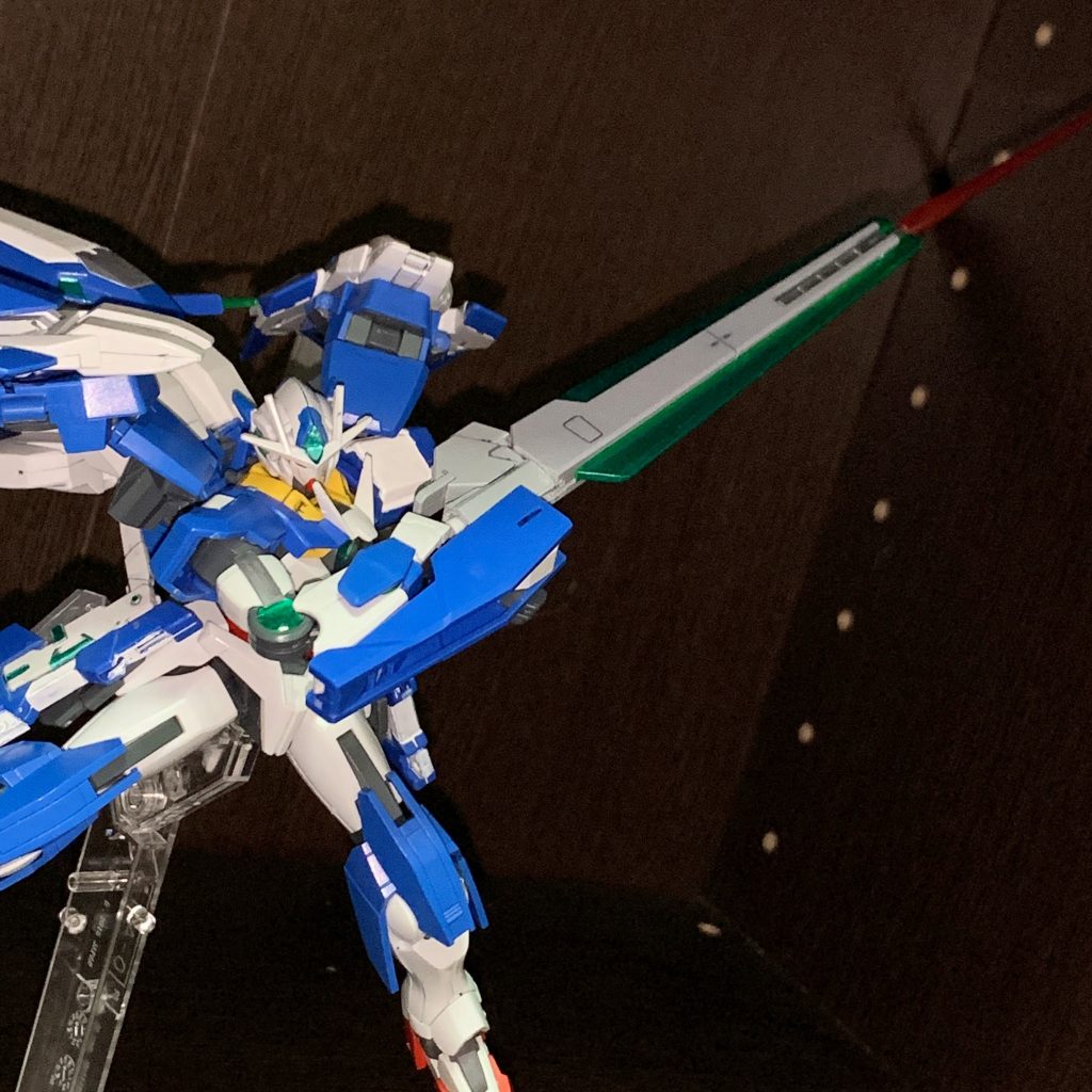 GNソードⅢブラスター
ライフルモードとソードに変形可能ブラスターの先端からビームサーベルが出力可能