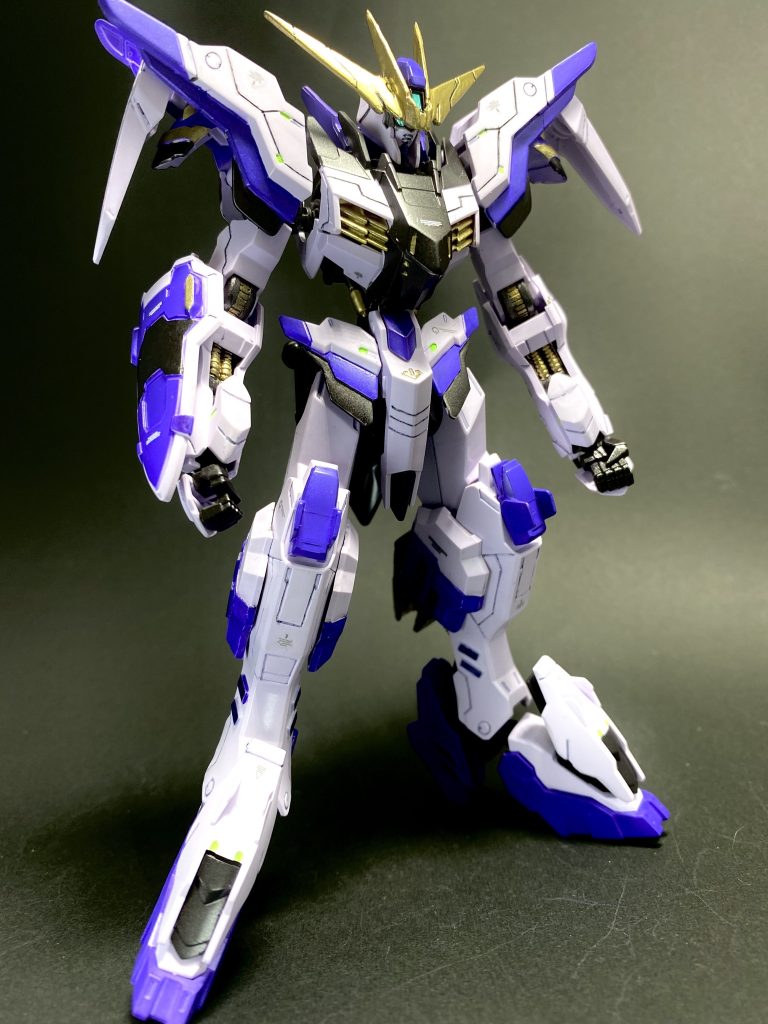 パーツを外した姿。色々ポージングさせましたが、これだけでも充分にカッコ良し。