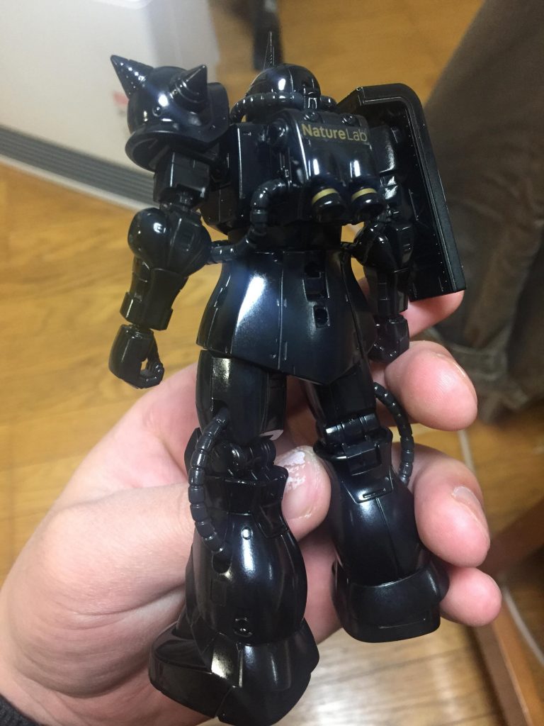 1日でサクッと作ってしまいましたがやっぱりオリジンザクはいいですね。安彦感あります。













黒いシャアザクって…………