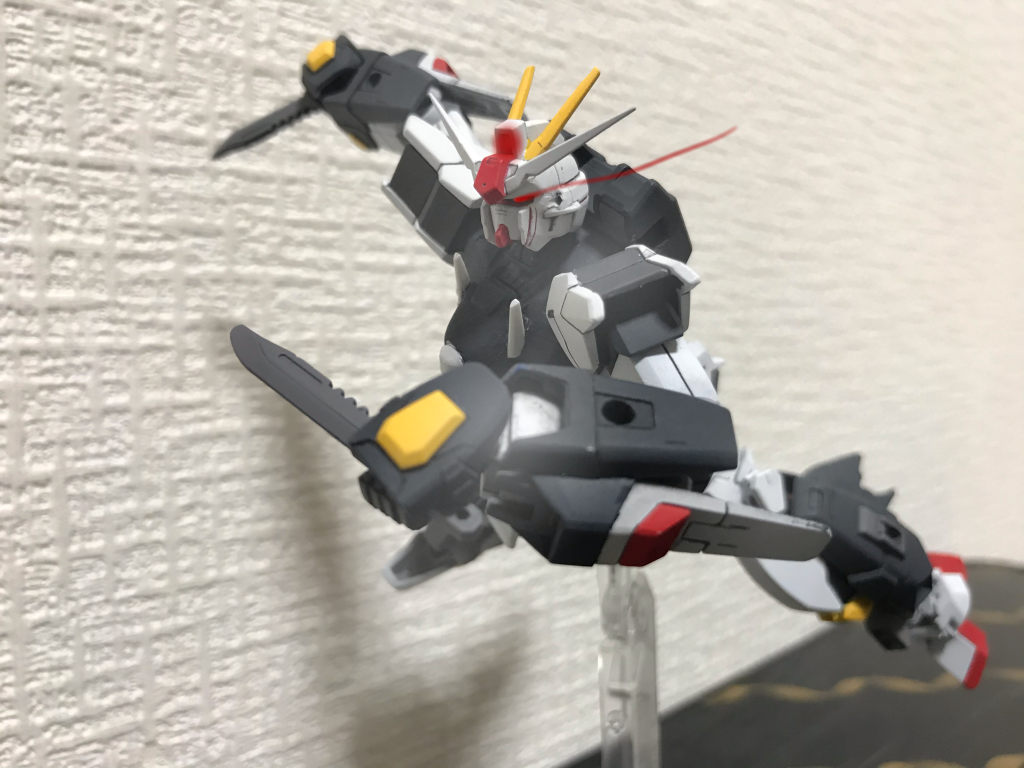 リベリオンシステム発動時
武装5
アサルトナイフ
大腿部に装備されたアサルトナイフ取り回し易く投擲する事も可能