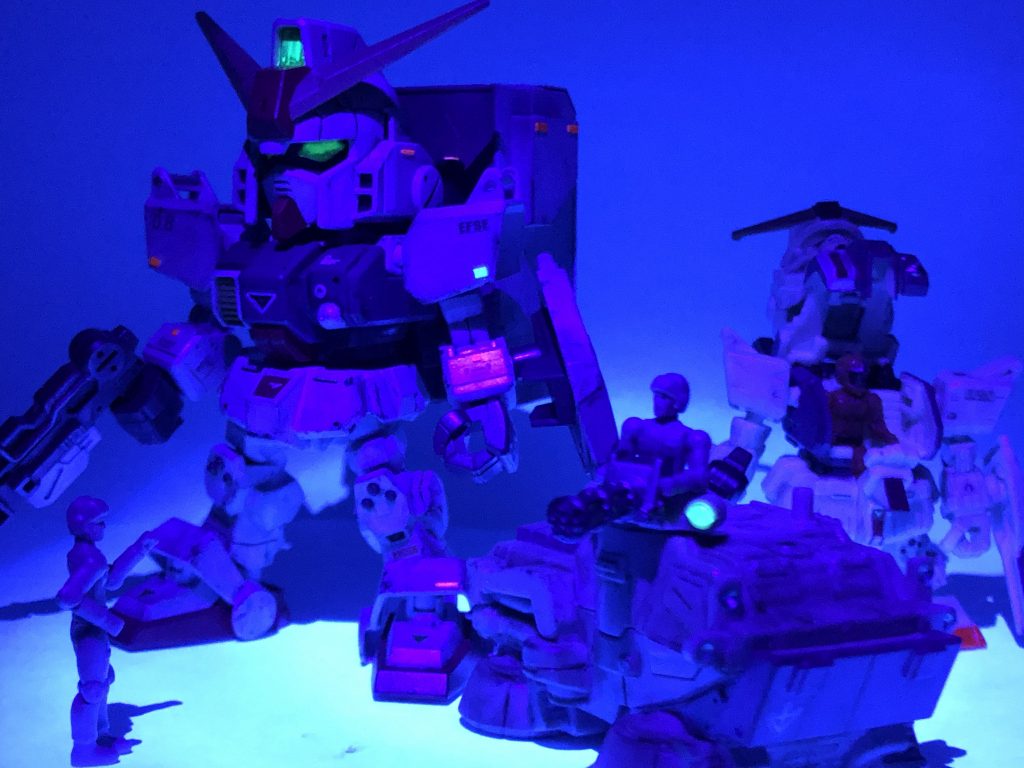 レッドチップはブラックライトで光ります(見づらい)
レッドはガンマカ蛍光ピンクにレッドを重ね吹き
グリーンも蛍光グリーンにアイグリーンを重ね吹いてます