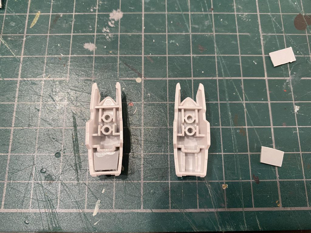 かかとの肉抜きはプラ板を貼って埋めました