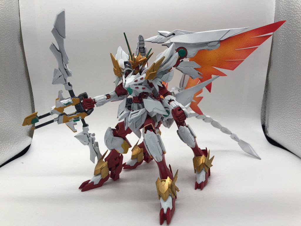 最後にカラーは
外装にガイアカラーベースホワイト
本体にクリムゾンレッド
金外装にガンダムマーカーゴールド
蛍光部位にブリジアングリーン
羽の下塗装に橙色を使用しました!!

バトスピもガンダムコラボしたので、その逆をするのもありですね！( ´ ꒳ ` )ﾉ馬神ダンは1番好きなカードアニメの主人公でしたので満足!(`•∀•´)✧
以上、ハヤブサ屋のバルバトスでした!!(笑)