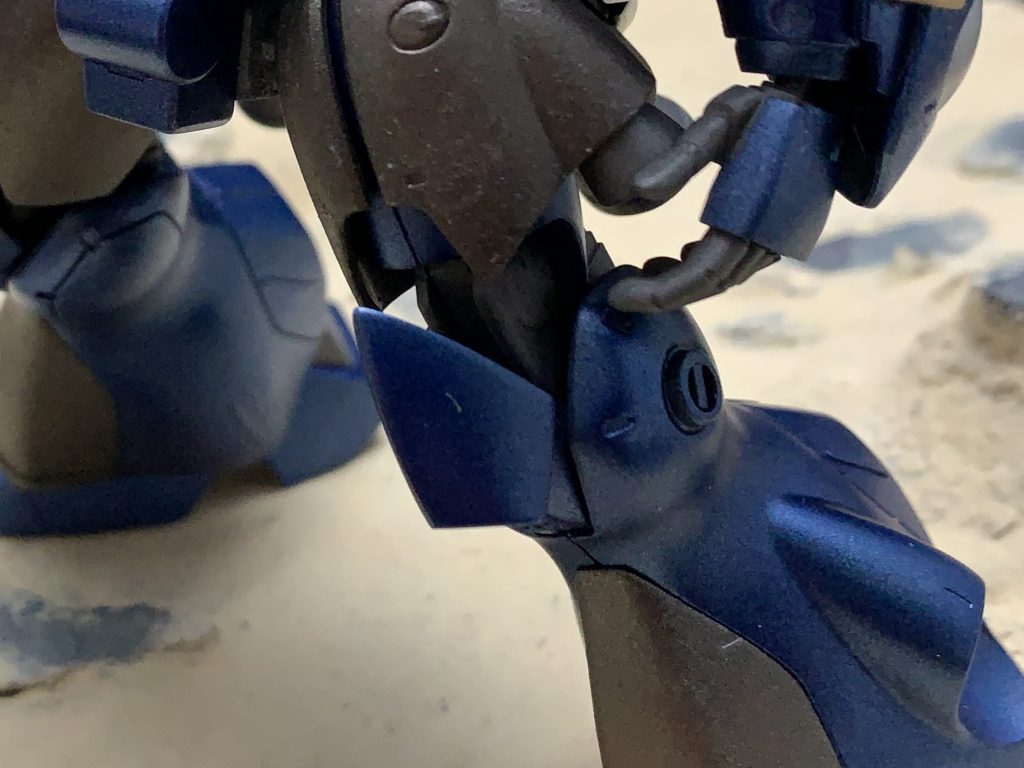 ヒザアーマーにグフのパーツ