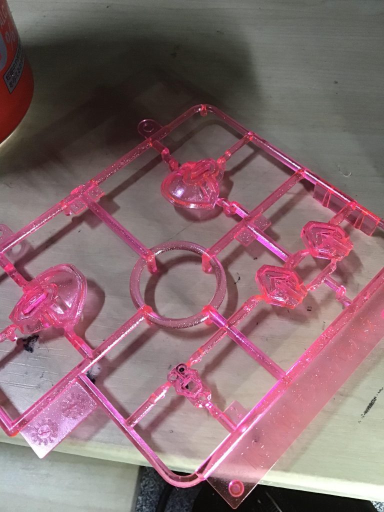 クリアパーツには一応ラメを散らしたり裏にミラーフィニッシュ貼ったりしてますが、思ったより目立たなくて残念w