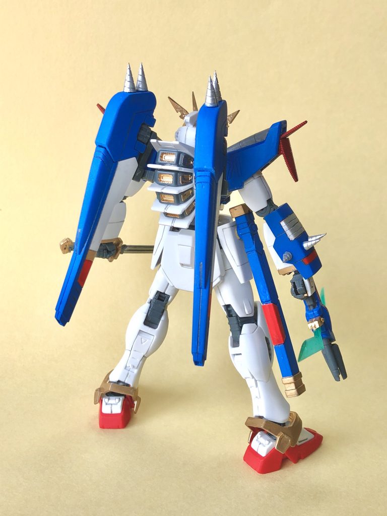 バックショット
烈光のアイデンティティ?とも言える
籠手はライジングガンダムの余りパーツを幅詰めして作成