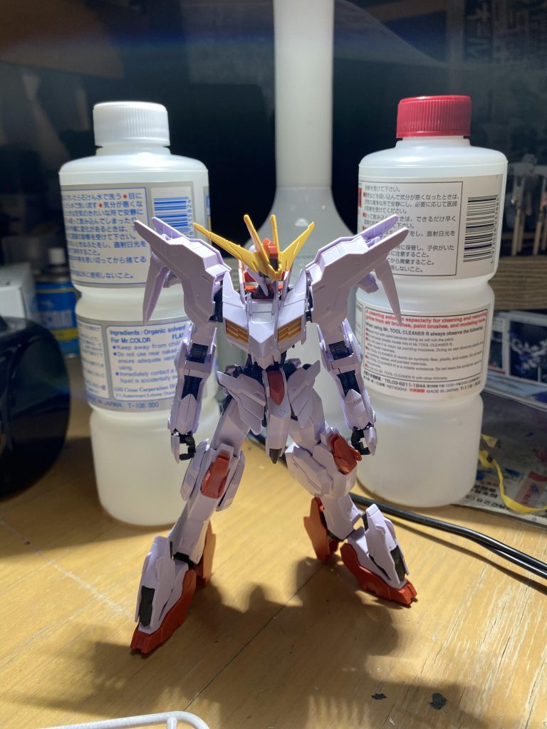 素組み。バエルっぽいというかバルバトスっぽいというか、絶妙に見たことあるデザイン、凄いですよね。