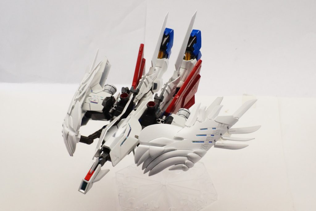 　※飛行形態、フリューゲルファイターです。　　ひざの尾翼をお褒め頂いたのがとても嬉しかったので、もちろん今回も採用です。