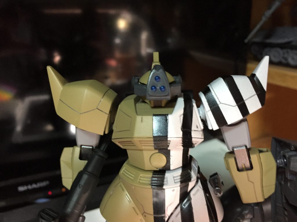 陸戦型ガンダムの盾スタンドにパテをもってバイザーを作成。